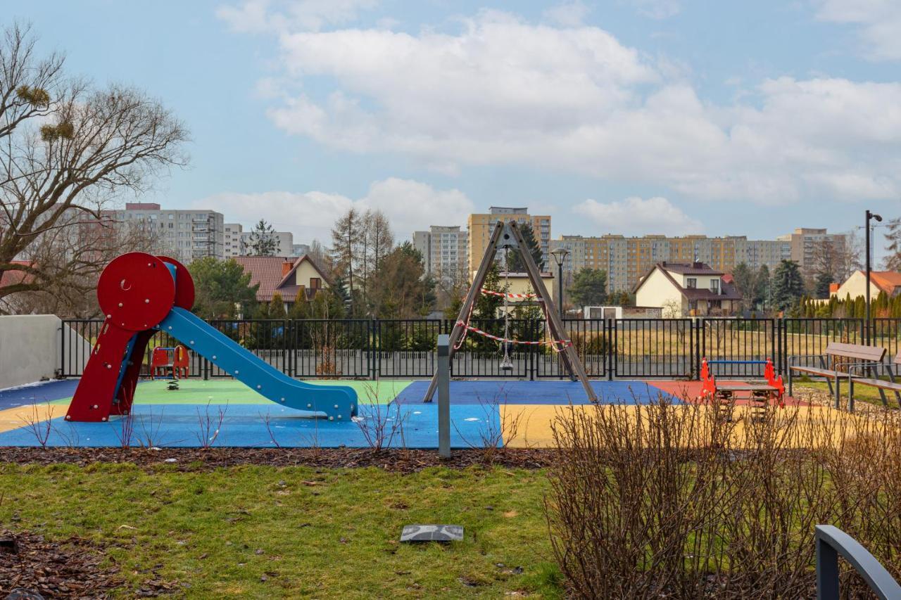 Targowek Pet-friendly With Parking By Renters Lägenhet