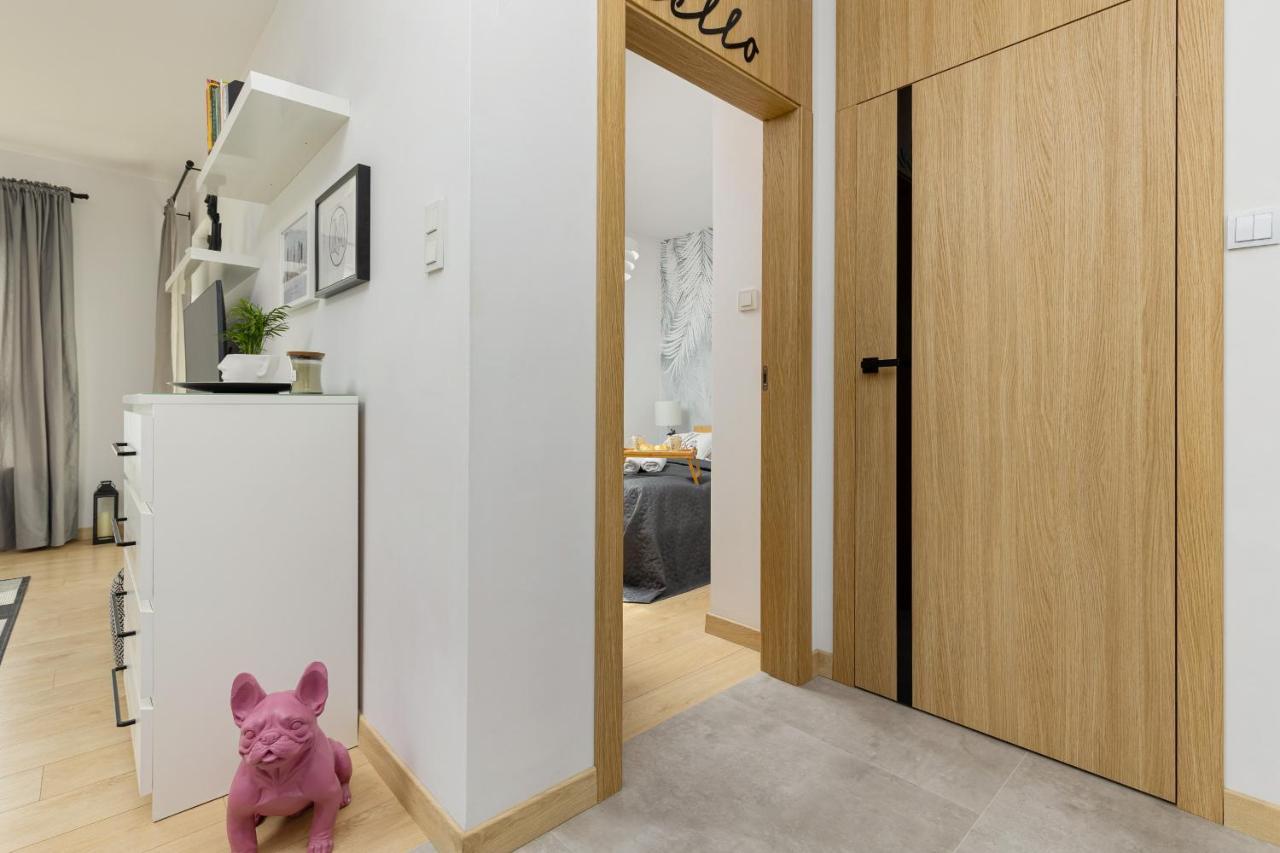 Targowek Pet-friendly With Parking By Renters Lägenhet