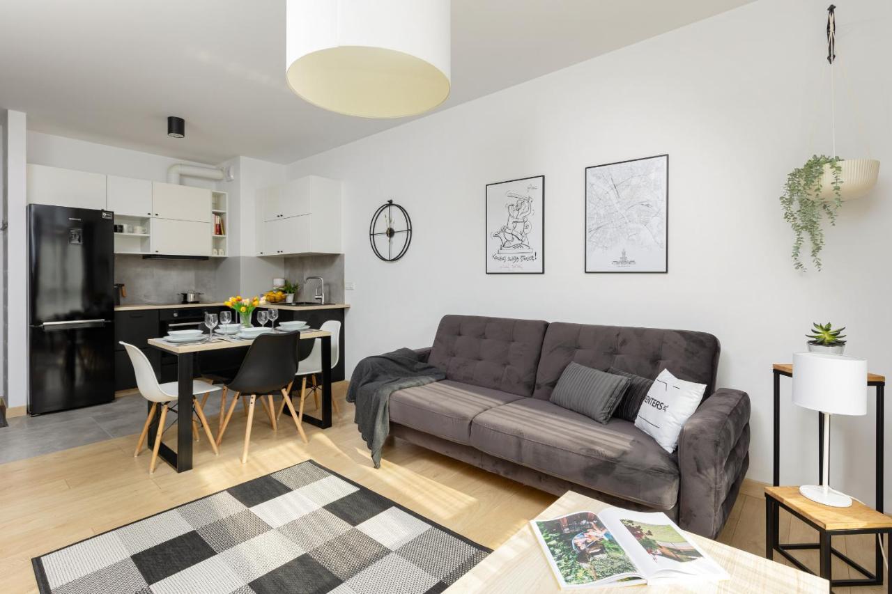 Targowek Pet-friendly With Parking By Renters Lägenhet