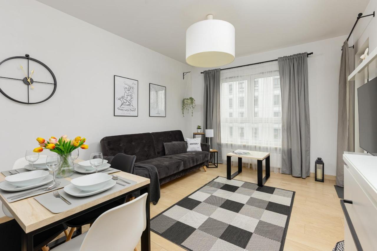 Targowek Pet-friendly With Parking By Renters Lägenhet